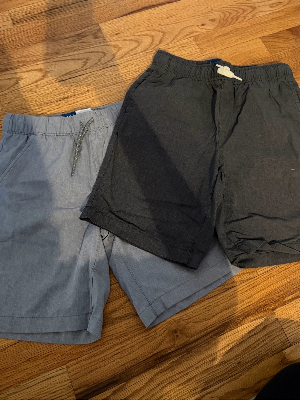 Old Navy Boy’s Elastic-Waist Shorts in Dark Grey and Light Grey L 10/12